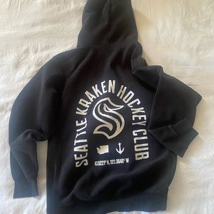 Men’s size medium Seattle Kraken sweatshirt.